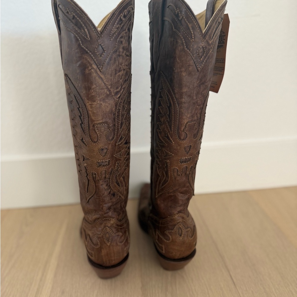 NWT- R2295 - WOMEN'S GOAT VINTAGE BROWN EAGLE OVERLAY SNIP TOE COWBOY BOOT sz 9 - Picture 2 of 7